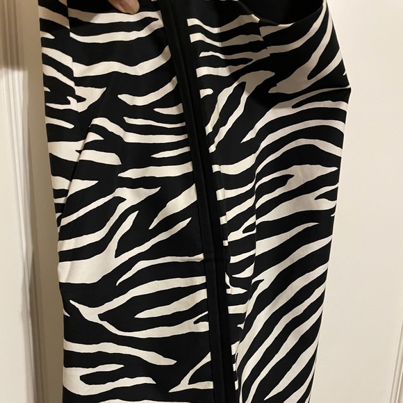 Zebra color skirt - Picture 3 of 6